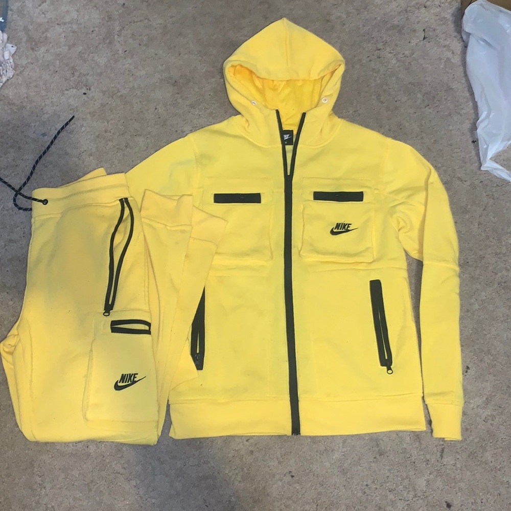 Nike tech sweatsuit